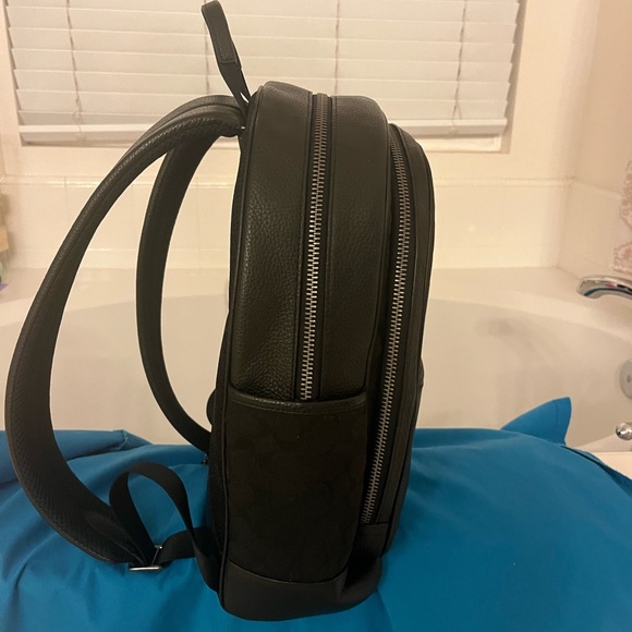 Coach back pack DS condition don’t really use it so I wanna get rid of it - Picture 4 of 5